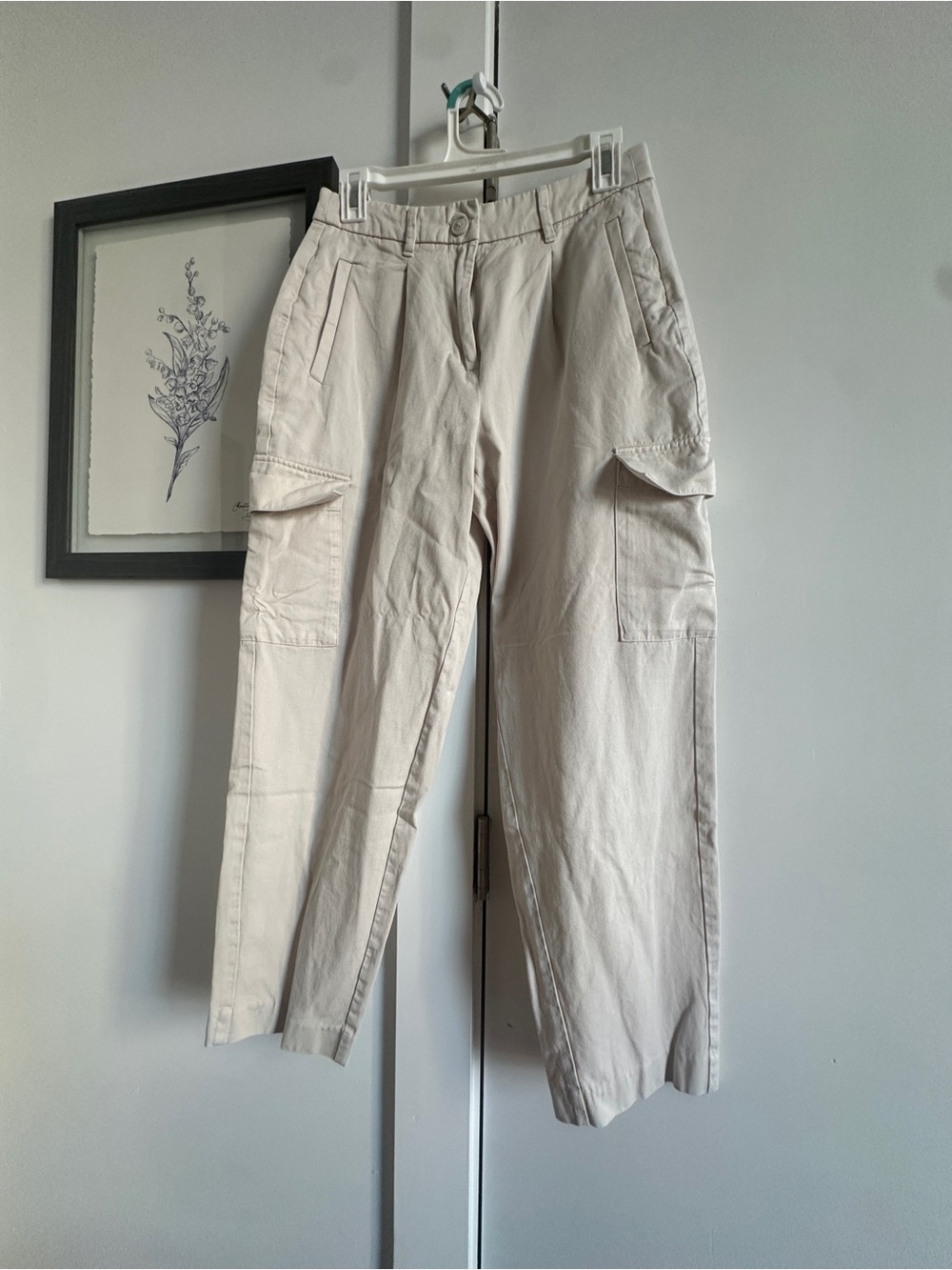 Old Navy Cream Cargo Trousers